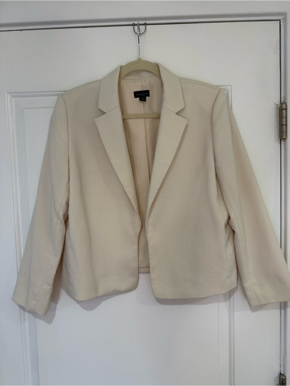 Ann Taylor Factory Cropped Cream Blazer Size: Medium